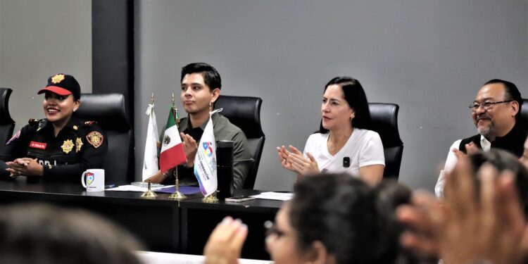 La alcaldesa Lía Limón encabezó este viernes la acción “Alcalde por un Día”, con jóvenes de diferentes demarcaciones de la Ciudad de México, esto en el marco del Festival de Juventudes Aliadas que culmina el próximo 31 de agosto.