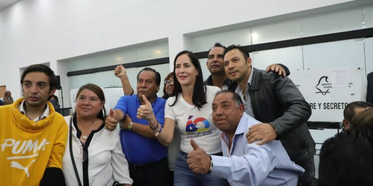 Al presidir la instalación de la Coordinadora de Participación Comunitaria y elección de la Junta de Representación en Álvaro Obregón, la alcaldesa Lía Limón reiteró su compromiso de continuar y fortalecer su alianza con las y los vecinos y así acercar aún más el trabajo que realiza a sus necesidades en materia de seguridad, servicios públicos, rescate de espacios y atención prioritaria de las mujeres.