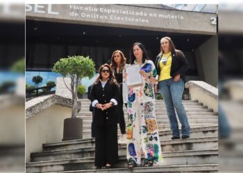 Dejando en claro que no lo hizo en su calidad de alcaldesa de Álvaro Obregón, sino “como ciudadana”, Lía Limón presentó este lunes una denuncia ante la Fiscalía Especializada en Materia de Delitos Electorales, de la Fiscalía General de la República, en contra de la ex jefa de gobierno de la CDMX y corcholata de Morena, Claudia Sheinbaum. FOTO: X Lía Limón