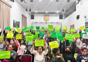 Acusan de un absurdo a los dos principales líderes la organización llamada “Yo también soy víctima de la Línea 12”, Alina Vázquez y Armando Bravo, sólo para frenar el movimiento que encabezan en demanda de una indemnización por los daños que han sufrido, atribuibles al Gobierno capitalino. FOTO: Especial