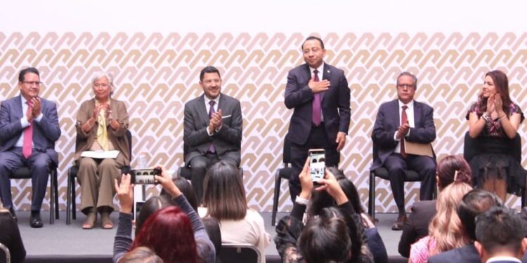 El jefe de Gobierno Martí Batres y el presidente del Poder Judicial de la Ciudad de México, Rafael Guerra presentaron el “Programa de Mediación Comunitaria. Diálogo para Solucionar Conflictos”. FOTO: Poder Judicial CDMX