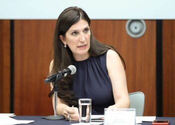 Al destaparse como aspirante a la candidatura de oposición para la Jefatura de Gobierno de la Ciudad de México, la senadora del PAN Kenia López Rabadán dejó en claro que su partido definirá las reglas para elegir a quien sea el abanderado del Frente Amplio.