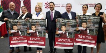 Los padres y madres de familia de un millón 250 mil niñas y niños de la Ciudad de México empezaron a recibir desde este martes los recursos correspondientes al Programa de “Uniformes y Útiles Escolares”, para el ciclo escolar 2023-2024, por lo cual se les entregarán entre 970 y mil 180 pesos, de acuerdo con el nivel de estudios en el que se encuentren.