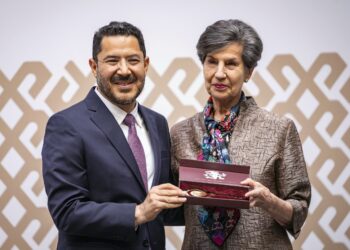 Batres esperará resultado de encuesta el 6 de septiembre