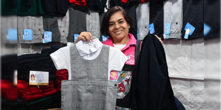 Con la finalidad de ayudar a disminuir el gasto que realizan los padres de familia en este regreso a clases, la administración en Tláhuac, encabezada por Berenice Hernández Calderón, ha organizado una feria para brindar productos de calidad y a buen precio; además de contar con la supervisión de la Procuraduría Federal del Consumidor (Profeco).