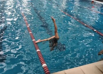 Inician clases de natación artística en Coyoacán