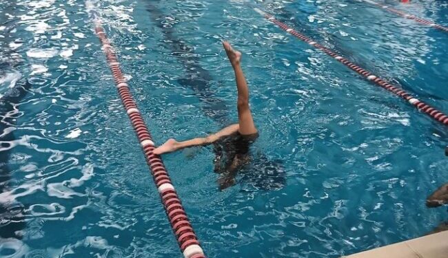 Inician clases de natación artística en Coyoacán