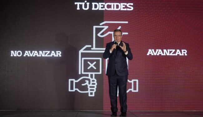 Truena Ebrard contra Morena por ‘acarreo’ de Sheinbaum