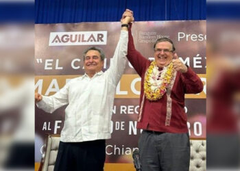 Apoya Pío López Obrador a Ebrard; denuncia acarreo e intervención   de funcionarios en proceso interno de Morena