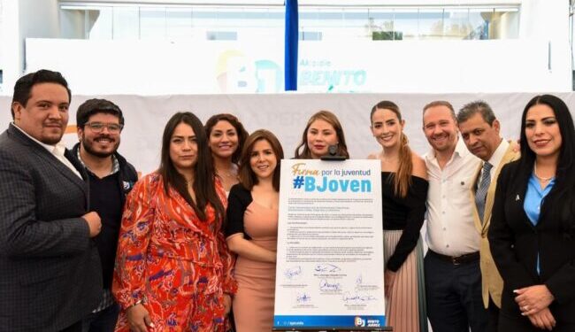 Firma alcalde Taboada compromiso con instituciones a favor de la juventud