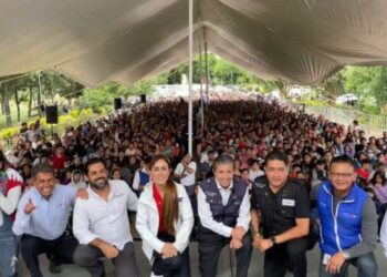 Entrega Alcaldía Coyoacán material escolar básico