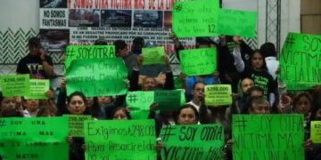 Comerciantes afectados por L12 se manifiestan frente a la Sedeco