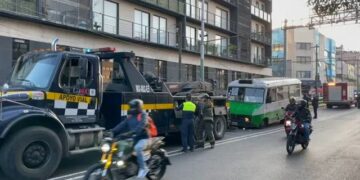 Capturan a conductor de microbús que chocó contra reja y dejó 10 heridos en BJ