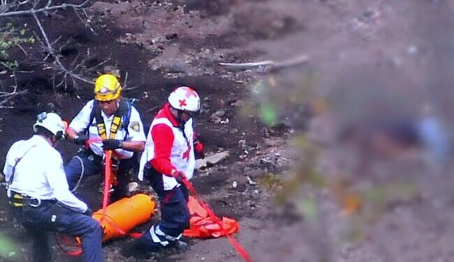 Hombre cae al fondo del volcán Xitle en Tlalpan