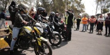 Tan solo al registrar sus aspiraciones para contender por la candidatura de Morena a la Jefatura de Gobierno de la Ciudad de México vino el primer contraste entre los dos principales suspirantes, Clara Brugada y Omar García Harfuch. FOTO: Archivo CDMX Magacín