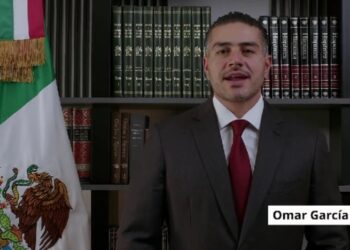 Si Clara no se vuelve competitiva, la némesis, el castigo para los morenistas será que Sheinbaum les imponga a Omar García Harfuch como candidato, un policía señalado por el propio gobierno de Morena como implicado en la manipulada y falsa verdad histórica de Ayotzinapa. FOTO: X / Omar García Harfuch