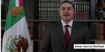 Si Clara no se vuelve competitiva, la némesis, el castigo para los morenistas será que Sheinbaum les imponga a Omar García Harfuch como candidato, un policía señalado por el propio gobierno de Morena como implicado en la manipulada y falsa verdad histórica de Ayotzinapa. FOTO: X / Omar García Harfuch