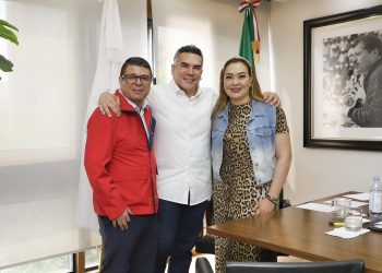 Al cabo priísta, subordinada al presidente nacional del partido, Alejandro Moreno (a) VandAlito, a nadie debería sorprender que la diputada federal Mónica Sandoval enfrente ya una denuncia penal por despojo, pues desde hace meses irrumpió violentamente en las instalaciones del PRD Ciudad de México - Cuauhtémoc. FOTO: Facebook - Alejandro Moreno