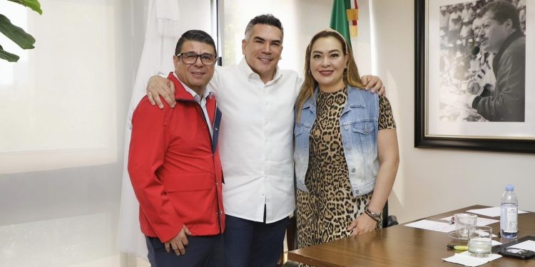 Al cabo priísta, subordinada al presidente nacional del partido, Alejandro Moreno (a) VandAlito, a nadie debería sorprender que la diputada federal Mónica Sandoval enfrente ya una denuncia penal por despojo, pues desde hace meses irrumpió violentamente en las instalaciones del PRD Ciudad de México - Cuauhtémoc. FOTO: Facebook - Alejandro Moreno