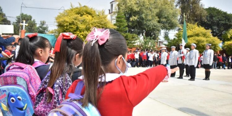 Berenice Hernández Calderón, alcaldesa de Tláhuac, entregó la escuela primaria “Principado de Mónaco”, en el pueblo de San Francisco Tlaltenco, la cual había sufrido daños tras el sismo del 19 de septiembre de 2017.