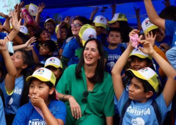 La alcaldesa de Álvaro Obregón Lía Limón y aspirante a la candidatura opositora para la Jefatura de Gobierno de la Ciudad de México, aseguró estar “bien posicionada” en las encuestas y además tiene la experiencia política y en la administración pública suficiente para participar y ser competitiva ante los otros aspirantes del Frente Amplio por México. FOTO: Alcaldía ÁO