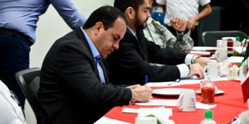 El gobernador de Morelos, el ex futbolista Cuauhtémoc Blanco no está impedido por la Constitución de la Ciudad de México para contender por la Jefatura de Gobierno en el 2024, a pesar de que en este momento se desempeña como titular del Poder Ejecutivo de una entidad federativa. FOTO: X / Gobierno de Morelos