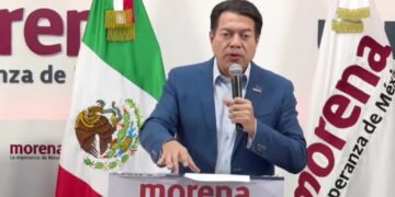Mario Delgado, presidente nacional de Morena, finalmente cayó en la cuenta de que los números no le daban y desistió sus aspiraciones de buscar la candidatura de su partido a la Jefatura de Gobierno de la Ciudad de México, y pretende continuar al frente del organismo político hasta las elecciones de 2024. FOTO: X / Mario Delgado