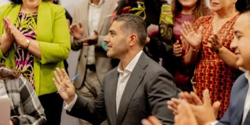 El titular de la Comisión Presidencial por la Verdad y la Justicia en el caso Ayotzinapa, Alejandro Encinas aseveró que el aspirante a la candidatura de Morena para la Jefatura de Gobierno. Omar García Harfuch sí participó en 2014 en reuniones de autoridades para la búsqueda de los jóvenes y para lo que llamó fraguar la verdad histórica. FOTO: Campaña Harfuch