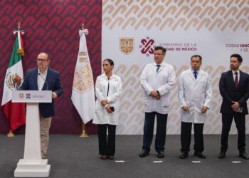 Después de que en algunos momentos se les salió de control político y devino en riesgo de conflicto, a grado que tuvieron que utilizar a la fuerza pública para contener manifestaciones de médicos, el Gobierno de la Ciudad de México informó que la primera fase de transición al IMSS – Bienestar tiene un avance del 98% de los trabajadores de la salud, por lo que a partir del próximo 1 de septiembre comenzarán las mejoras laborales.