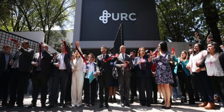 Martí Batres, jefe de Gobierno, inauguró la Universidad Rosario Castellanos (URC) Campus Santo Tomás, en la Alcaldía Miguel Hidalgo, que cuenta con una matrícula de 4 mil alumnos que estudiarán en modelos Presencial-Híbrido, Semipresencial y a Distancia-Híbrido. Es la séptima unidad académica de esta institución construida con la visión de transformar la Educación en un derecho para todas y todos los jóvenes.