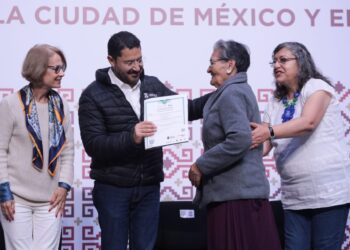 Busca GCDMX que la población de más de 15 años acceda gratuitamente al Programa de Alfabetización para 25 mil personas mayores de 15 años, además de facilitar el término de la educación primaria a 70 mil adultos y la secundaria a 170 mil. FOTO: GCDMX