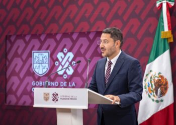 El jefe de Gobierno Martí Batres dijo que respaldará a quienquiera que resulte ganador de la encuesta de Morena para elegir al coordinador nacional de los Comités de Defensa de la Cuarta Transformación, que será la virtual candidata a la Presidencia. FOTO: GCDMX