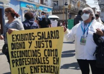 Protestan  representantes de 31 hospitales  en Secretaría de Salud