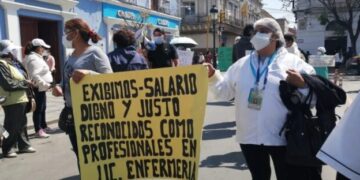 Protestan  representantes de 31 hospitales  en Secretaría de Salud