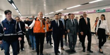 Realiza Batres recorrido para pruebas de pilotaje automático en L-1