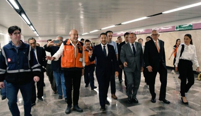 Realiza Batres recorrido para pruebas de pilotaje automático en L-1