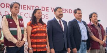 Entrega Batres mil 700 créditos para el mejoramiento de vivienda