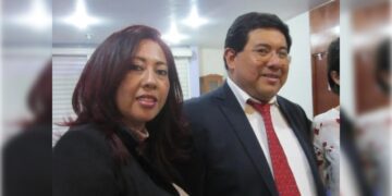 Dicen que el evento del sábado con más de 13 mil adultos mayores, aunque lo encabeza la directora general de Inclusión y Bienestar Social de la Alcaldía, Erika Rosales, no es destape para ella misma, sino para la novia del alcalde, Guadalupe Ramos, ex diputada, y a quien él apoya con todo dejarle el poder.