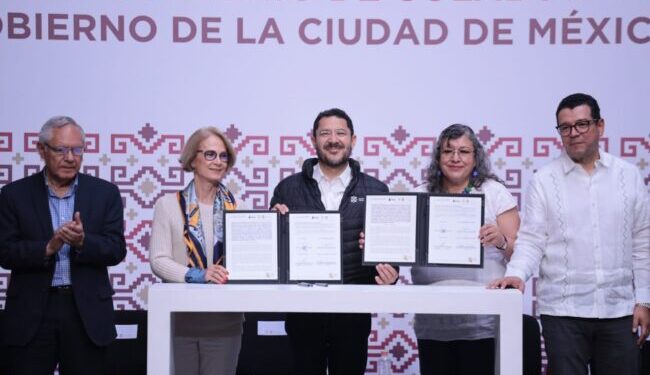 Firman convenio INEA y Gobierno capitalino