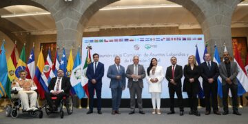 En la instalación de la Comisión de Asuntos Laborales y de Previsión Social del Parlamento Latinoamericano, la presidenta del Senado, Ana Lilia Rivera Rivera, hizo un llamado para construir leyes marco en la región que atiendan el empleo informal que se genera por la migración irregular.  FOTO: Senado