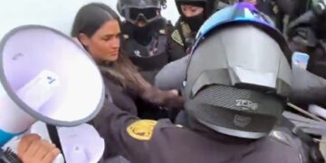 Tal parece que las autoridades de la CDMX andan nervios as por la posibilidad de que no se ratifique a Ernestina Godoy al frente de la Fiscalía, y por eso cometen errores fundamentales, de esos que en política son costosos, y en ciertas coyunturas peor. FOTO: X / Alessandra Rojo de la Vega