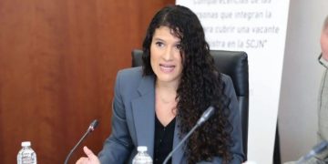 La titular de la Fiscalía General de Justicia de la Ciudad de México, Bertha Alcalde Luján no puede ocultar su filiación morenista –aunque no tenga credencial–, partido que dirige a nivel nacional su hermana Luisa María. FOTO: Especial