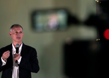 Aunque diga que no, sin duda algo debe andar mal con la consciencia de Hugo López Gatell, conocido popularmente como el “doctor muerte”, porque en la opinión pública se ha considerado mayoritariamente que fue pésima su actuación como coordinador de las acciones gubernamentales para enfrentar la crisis de la pandemia por covid 19. FOTO: X / Gatell