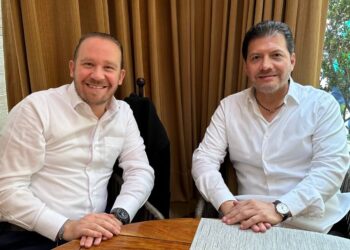 El encuentro entre el perredista Víctor Hugo Lobo y el panista Santiago Taboada, a unos cuantos días de que se definan las reglas para elegir al candidato del Frente Amplio por México a la Jefatura de Gobierno deja dos mensajes políticos importantes. FOTO: X / Taboada