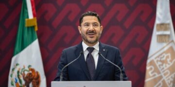 Pide Batres abrir debate sobre  la peatonalización del Zócalo