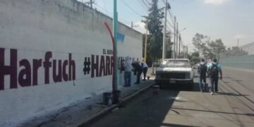 Desde ya, iniciará una carrera entre los brigadistas de Clara Brugada y Omar García Harfuch contra los alcaldes y probablemente el jefe de Gobierno, pues los primeros ya tapizaron la ciudad de bardas y pendones promoviéndose hacia 2024 y seguramente continuarán, mientras que las autoridades mencionadas tienen 15 días para “blanquear bardas” y quitar cualquier tipo de propaganda, pues se presume que ya es una campaña anticipada. FOTO: X / @JoeCast84