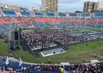 La crisis por la que atraviesa Morena en la Ciudad de México ya escaló a nivel nacional, porque afectó de manera directa a la virtual candidata presidencial, Claudia Sheinbaum. Ese sisma en el partido gobernante podría llamarse el ‘efecto Harfuch’. FOTO: @kenialopezr