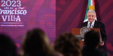 Predecible, el presidente Andrés Manuel López Obrador, como lo vislumbra la virtual candidata presidencial del Frente Amplio por México, Xóchitl Gálvez, se va a lanzar desde sus mañaneras en contra de la candidata o el candidato opositor a la Jefatura de Gobierno de la CDMX, en cuanto sea designado. FOTO: Presidencia