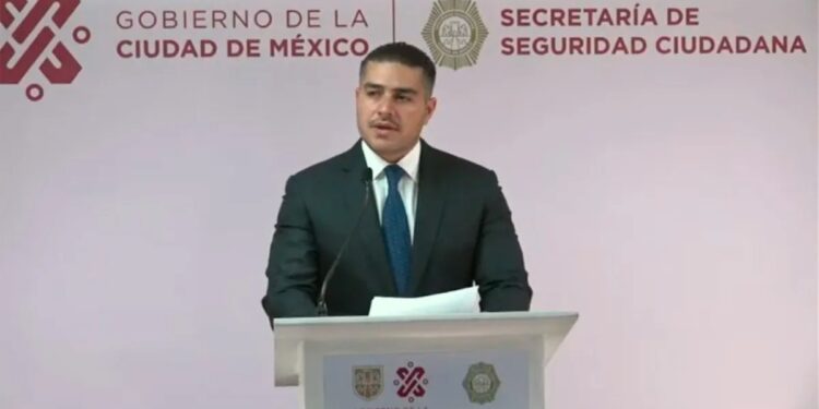 El aspirante de Morena a la candidatura para la Jefatura de Gobierno, Omar García Harfuch envió un mensaje a la oposición, pues lo han criticado por el hecho de ser policía y desconocer temas en materia de educación, movilidad, ni bienestar social. FOTO: Archivo SSC