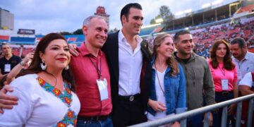 La aspirante a la candidatura de Morena para la Jefatura de Gobierno de la Ciudad de México, Clara Brugada expresó su respaldo a la virtual abanderada presidencial Claudia Sheinbaum, quien prefirió no salir a hablar ante tan poquita gente. FOTO: X / Clara Brugada